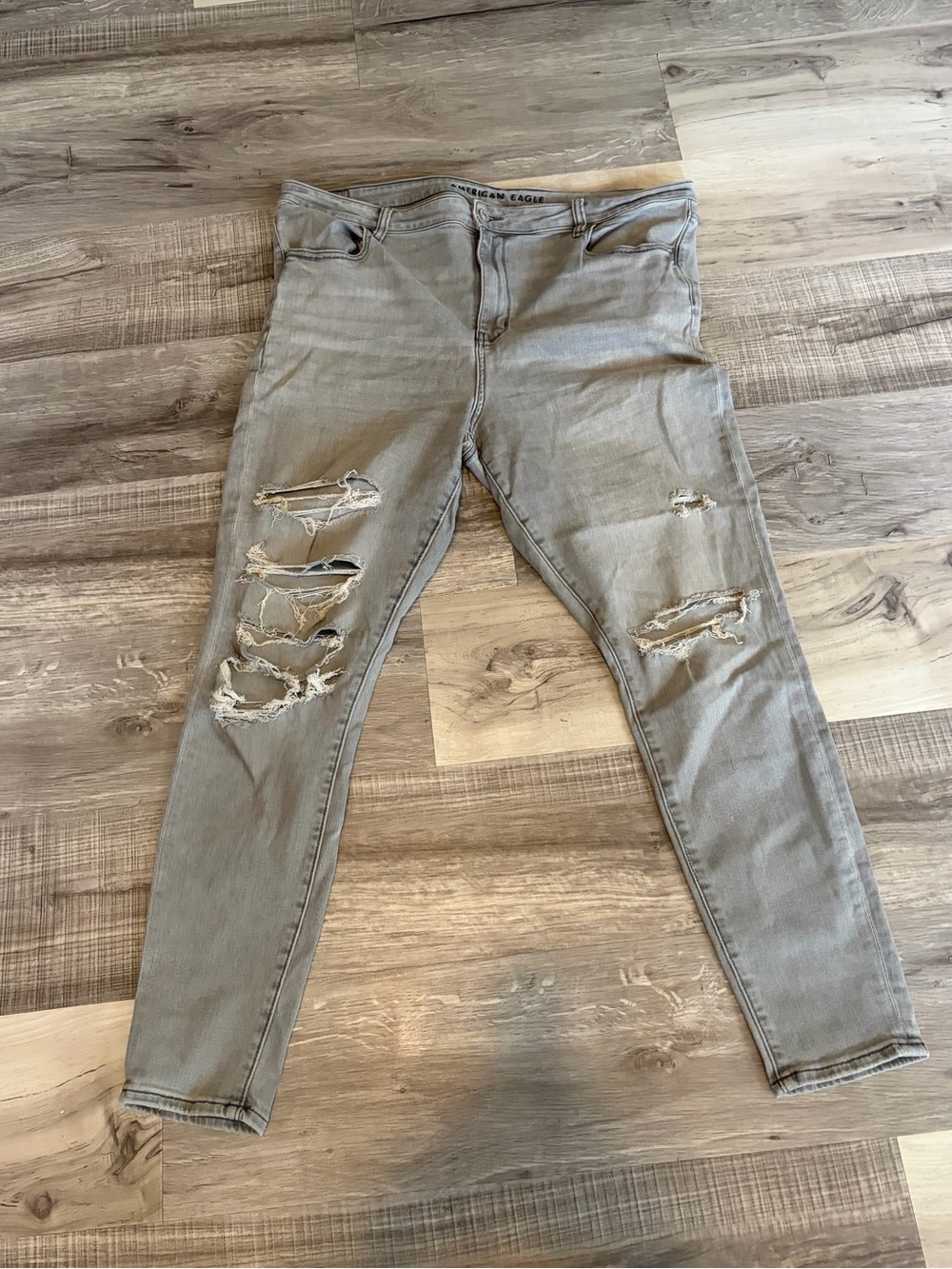 Women’s American EagleDistressed Gray Ripped Jeans